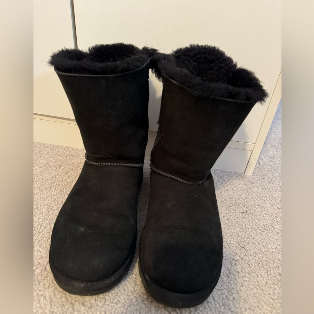 Black UGG Bailey bow short